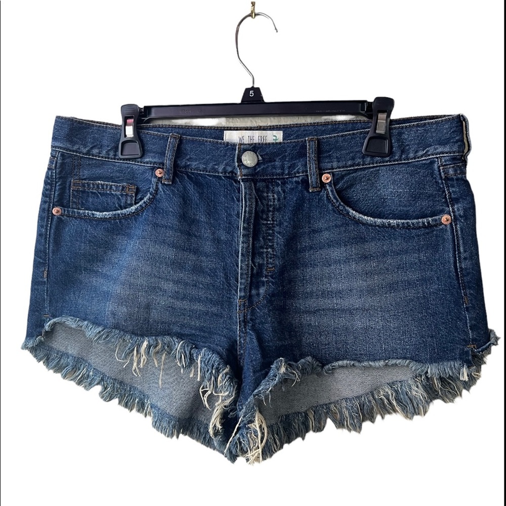 Free People Distressed ripped jean shorts Sz 29